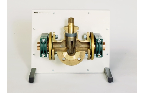 Cutaway model: three-way plug valve