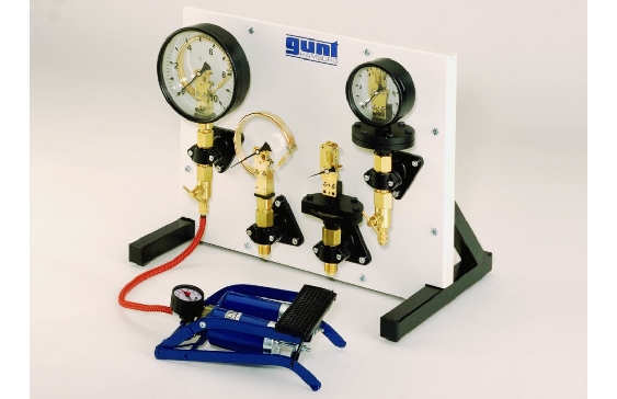 Cutaway models: pressure gauges